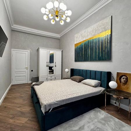 Deribasivska 10 Luxury Apartment Одеса Екстериор снимка